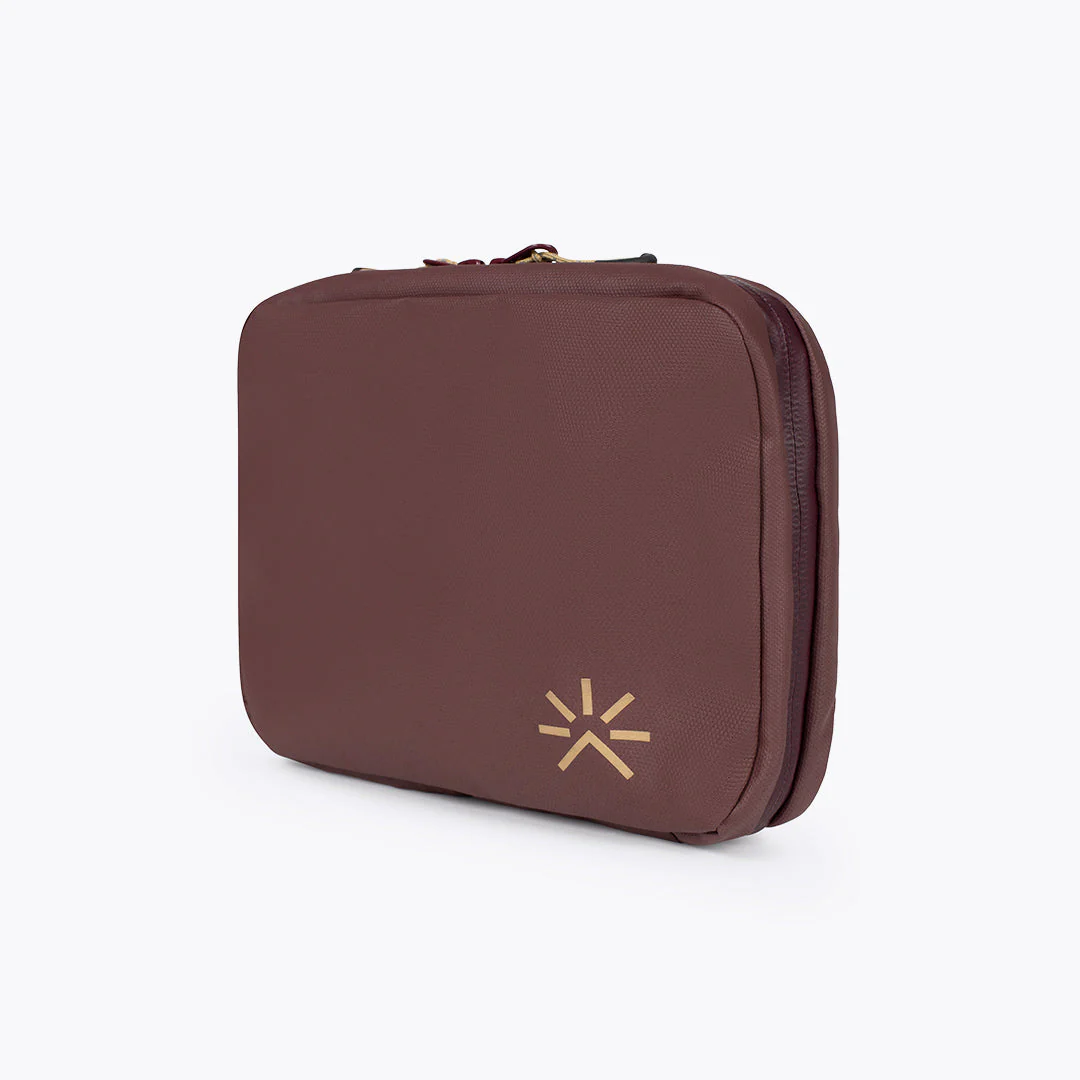 FidLock® Toiletry Chocolate Red