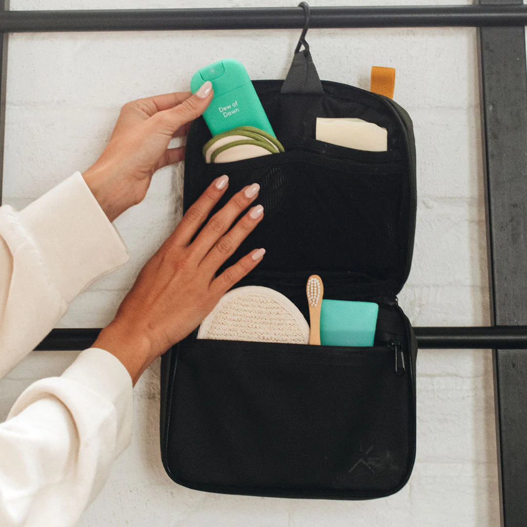 FidLock® Toiletry Core Black for Hive - Image 4