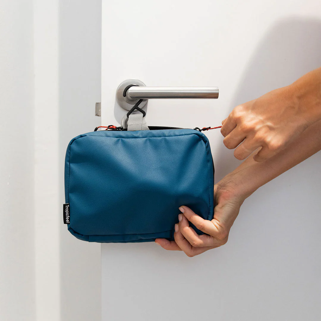 FidLock® Toiletry Ocean Blue - Image 8